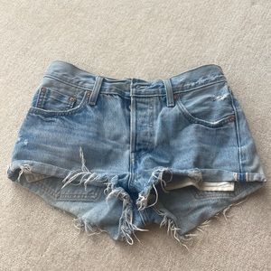levis distressed shorts